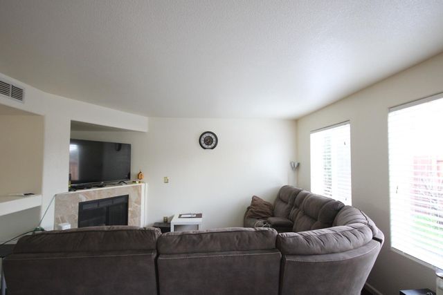 2923 Logansport Way, Sacramento, CA 95835