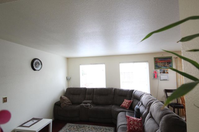 2923 Logansport Way, Sacramento, CA 95835