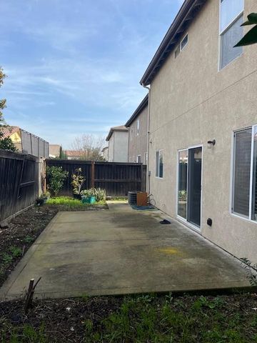 2923 Logansport Way, Sacramento, CA 95835