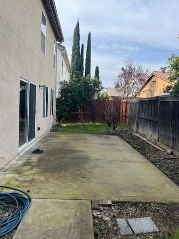 2923 Logansport Way, Sacramento, CA 95835