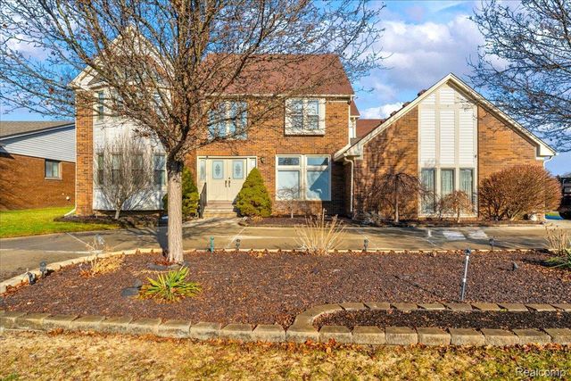 18676 Country Club Circle, Riverview, MI 48193