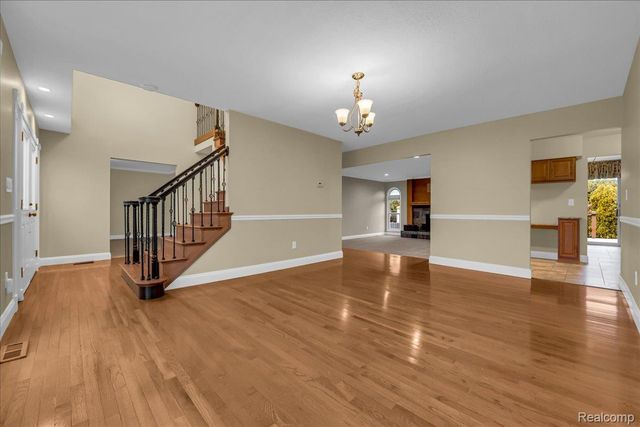 18676 Country Club Circle, Riverview, MI 48193