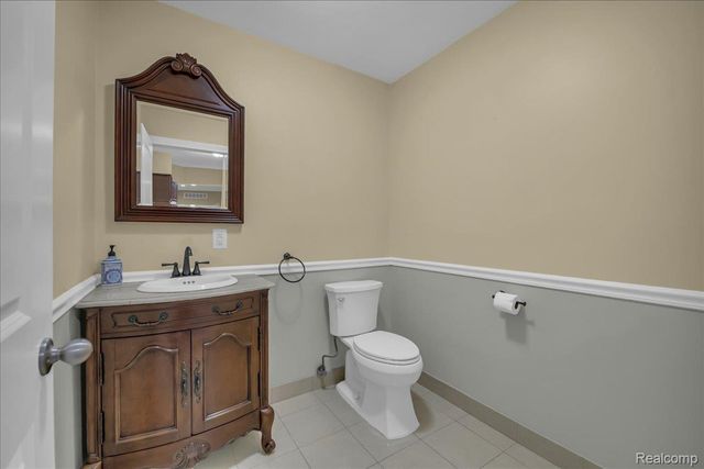 18676 Country Club Circle, Riverview, MI 48193