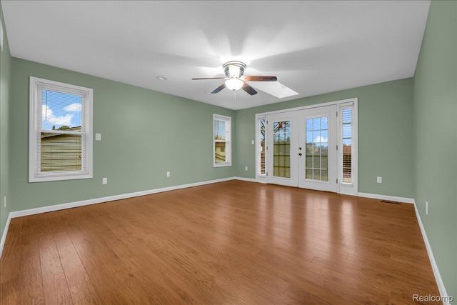 18676 Country Club Circle, Riverview, MI 48193