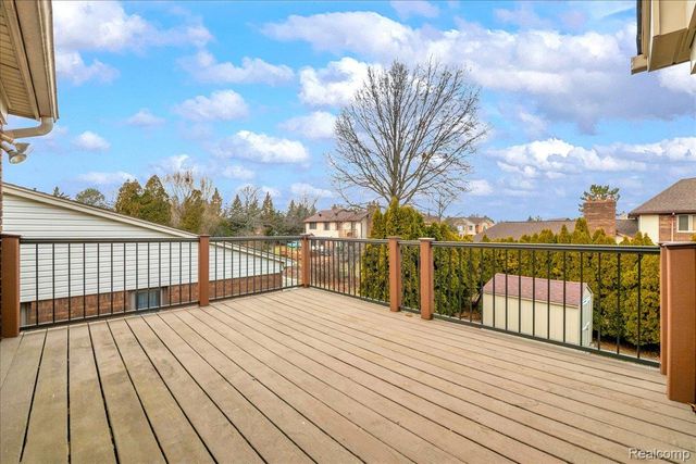 18676 Country Club Circle, Riverview, MI 48193