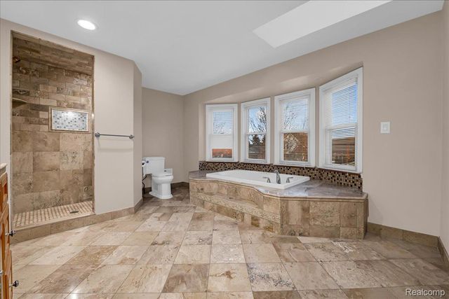 18676 Country Club Circle, Riverview, MI 48193