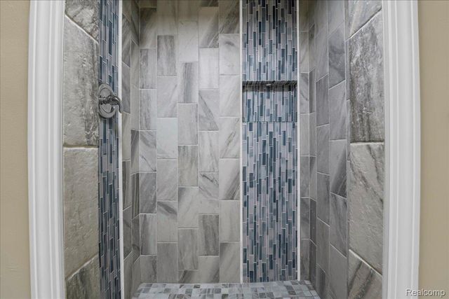 18676 Country Club Circle, Riverview, MI 48193