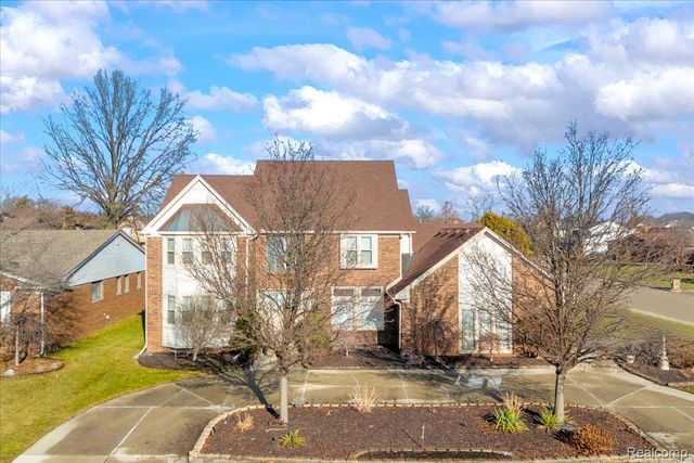 18676 Country Club Circle, Riverview, MI 48193