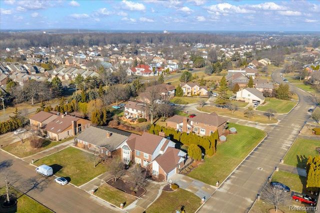 18676 Country Club Circle, Riverview, MI 48193