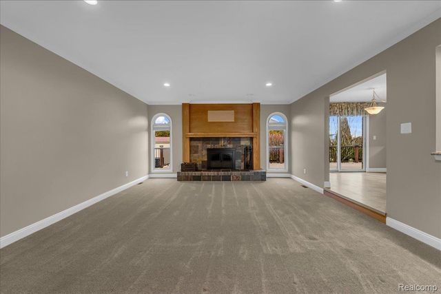 18676 Country Club Circle, Riverview, MI 48193