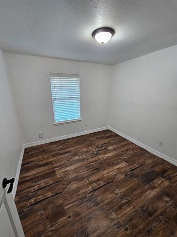 201 Libby Circle W, Willis, TX 77378