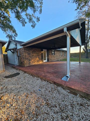 201 Libby Circle W, Willis, TX 77378