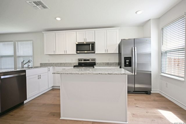 946 BLUEGRASS PT, New Braunfels, TX 78130