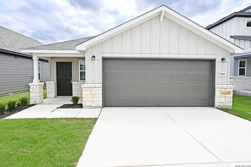 946 BLUEGRASS PT, New Braunfels, TX 78130