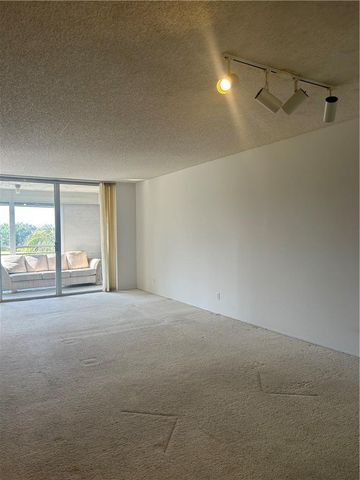 3970 OAKS CLUBHOUSE Drive 310, Pompano Beach, FL 33069