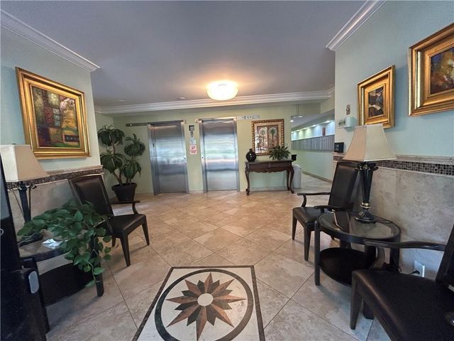 3970 OAKS CLUBHOUSE Drive 310, Pompano Beach, FL 33069