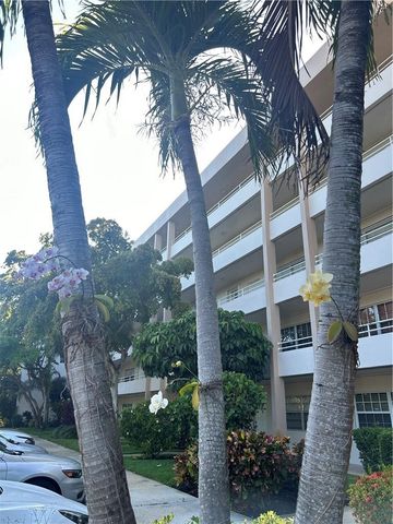 3970 OAKS CLUBHOUSE Drive 310, Pompano Beach, FL 33069