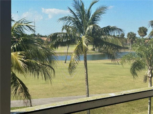 3970 OAKS CLUBHOUSE Drive 310, Pompano Beach, FL 33069