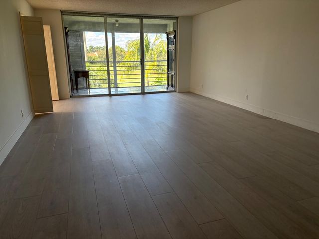 3970 OAKS CLUBHOUSE Drive 310, Pompano Beach, FL 33069
