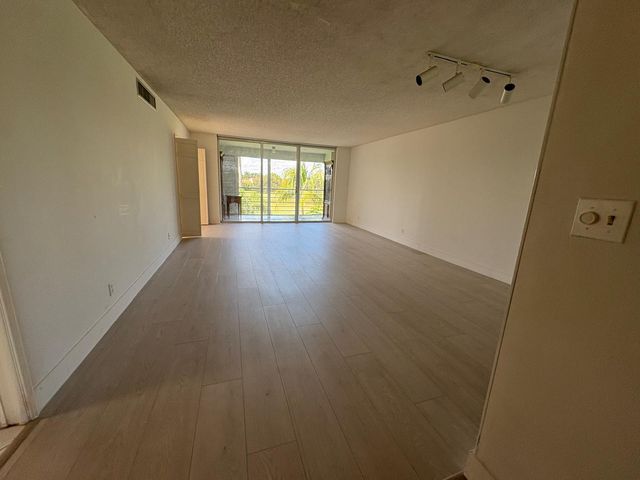 3970 OAKS CLUBHOUSE Drive 310, Pompano Beach, FL 33069