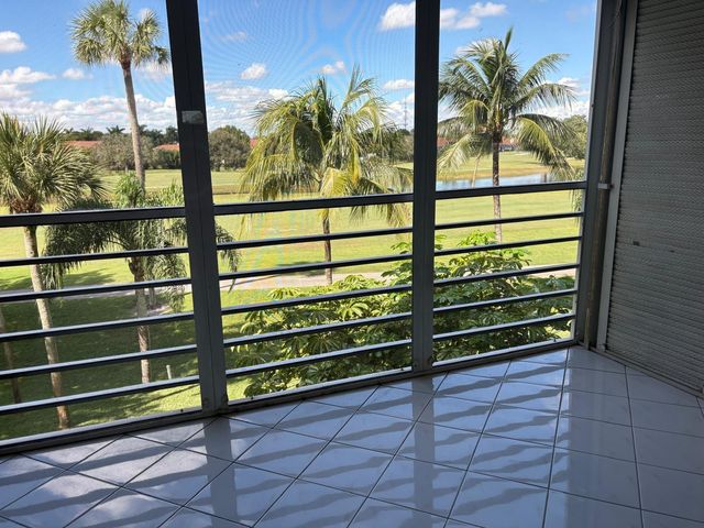 3970 OAKS CLUBHOUSE Drive 310, Pompano Beach, FL 33069