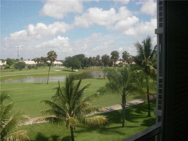 3970 OAKS CLUBHOUSE Drive 310, Pompano Beach, FL 33069
