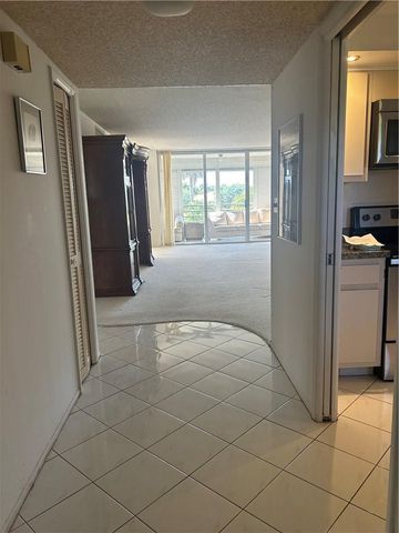 3970 OAKS CLUBHOUSE Drive 310, Pompano Beach, FL 33069
