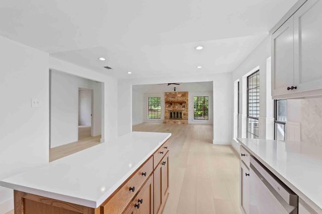 409 Village West DR, San Marcos, TX 78666