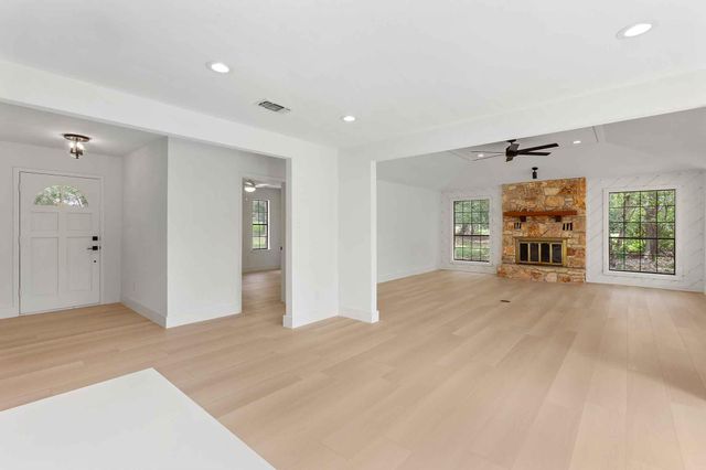 409 Village West DR, San Marcos, TX 78666