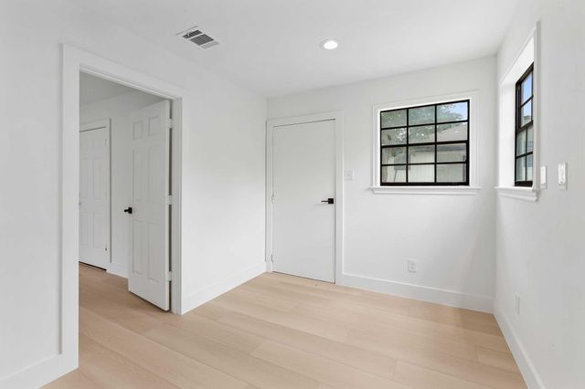 409 Village West DR, San Marcos, TX 78666