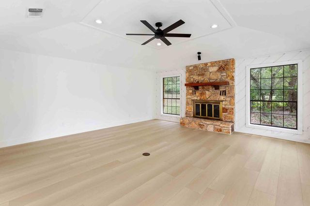 409 Village West DR, San Marcos, TX 78666