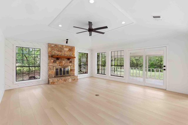 409 Village West DR, San Marcos, TX 78666