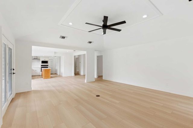 409 Village West DR, San Marcos, TX 78666