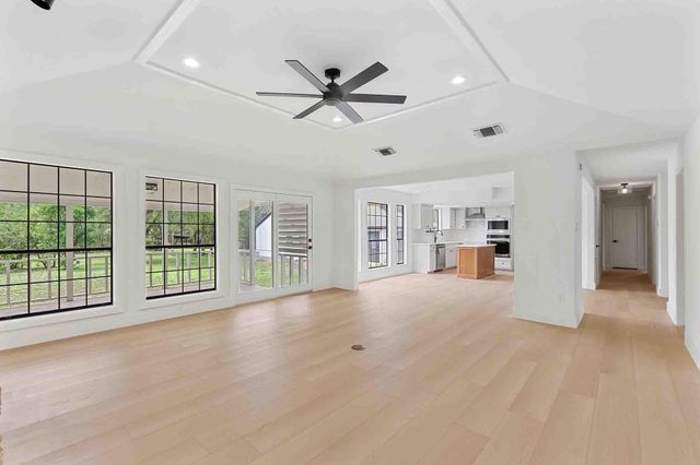 409 Village West DR, San Marcos, TX 78666