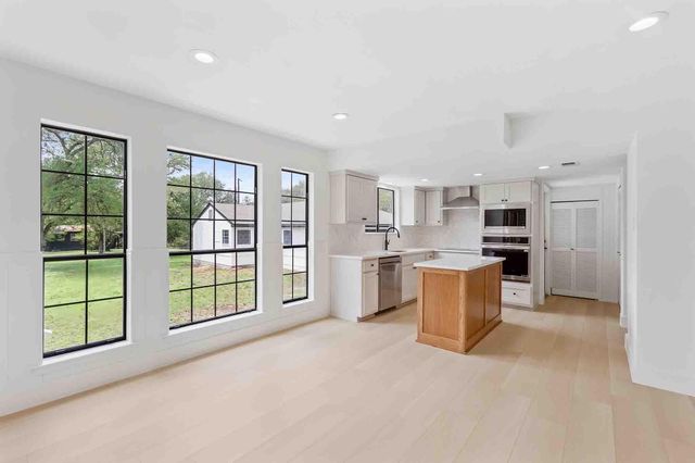 409 Village West DR, San Marcos, TX 78666