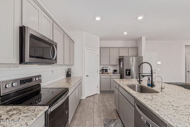 2757 E BLUFF SPRING Avenue, Apache Junction, AZ 85119