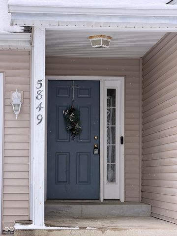 5849 Regency Drive, Columbus, IN 47203