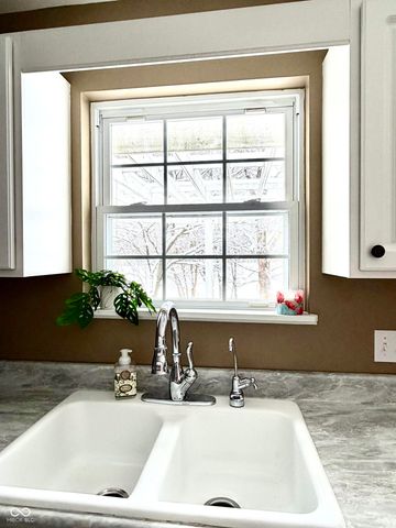 5849 Regency Drive, Columbus, IN 47203