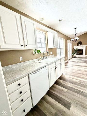 5849 Regency Drive, Columbus, IN 47203