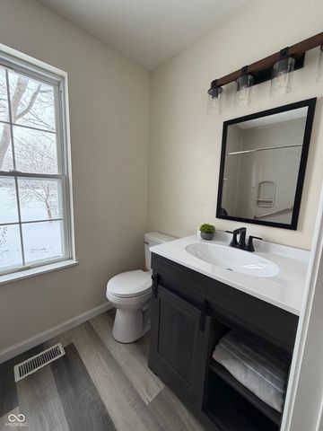 5849 Regency Drive, Columbus, IN 47203