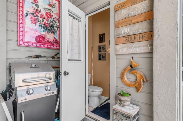 6876 CORRAL CIRCLE, Sarasota, FL 34243