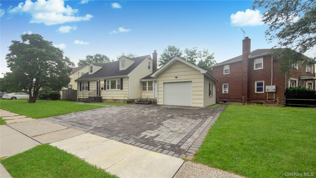 6 Harold Avenue, Hempstead, NY 11550 — photo 2