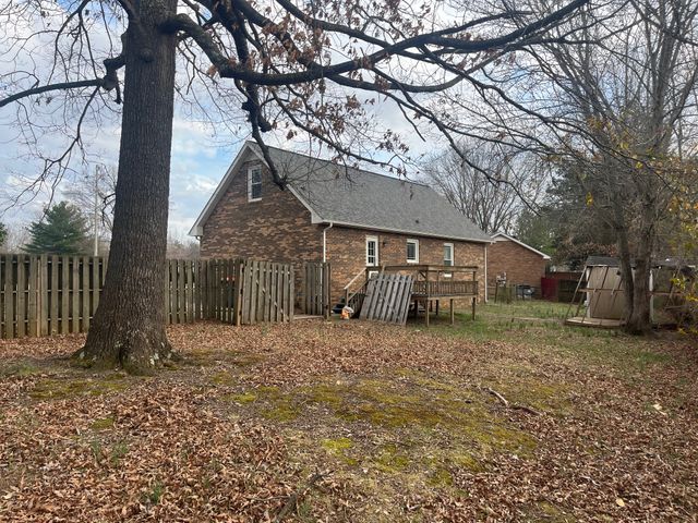 1216 Pebble Ct, Clarksville, TN 37042