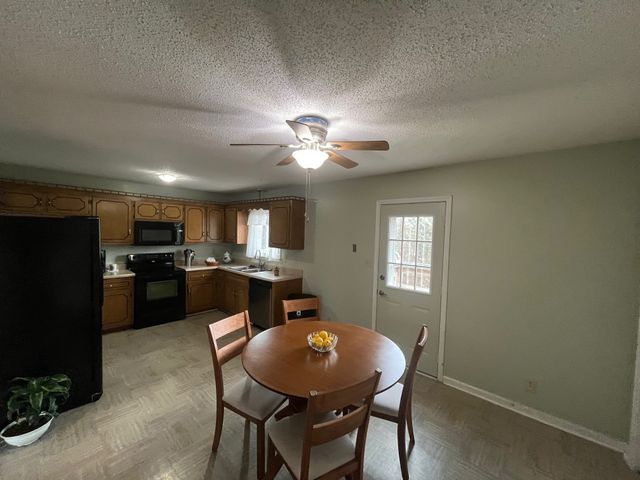 1216 Pebble Ct, Clarksville, TN 37042