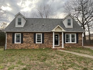 1216 Pebble Ct, Clarksville, TN 37042