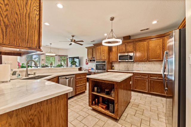 13623 Summer Hill, Montgomery, TX 77356