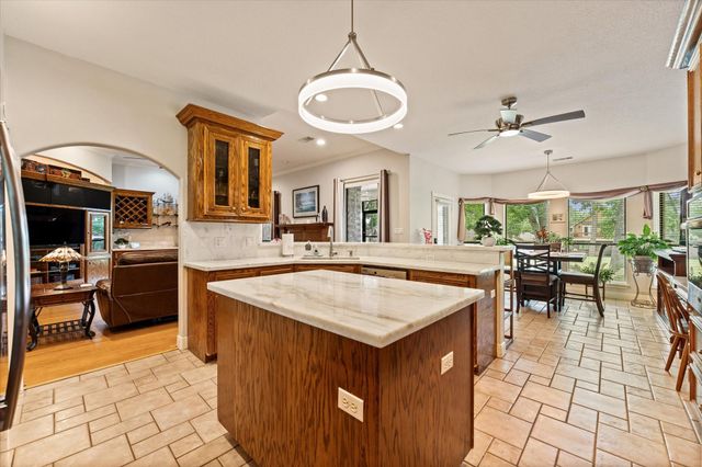 13623 Summer Hill, Montgomery, TX 77356