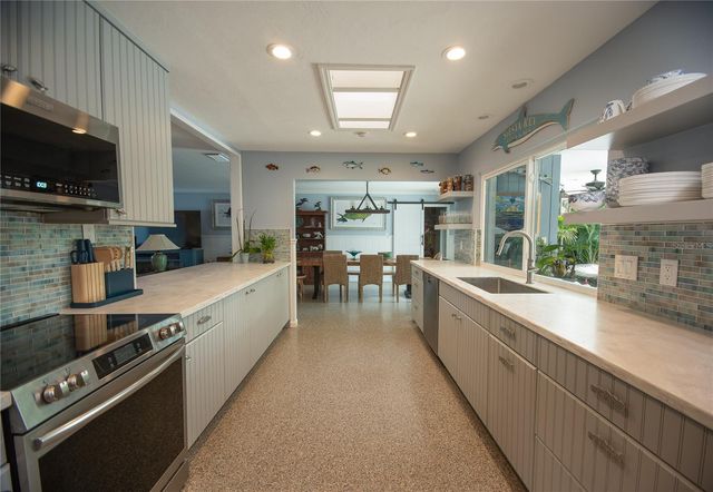 4925 PRIMROSE PATH, Sarasota, FL 34242