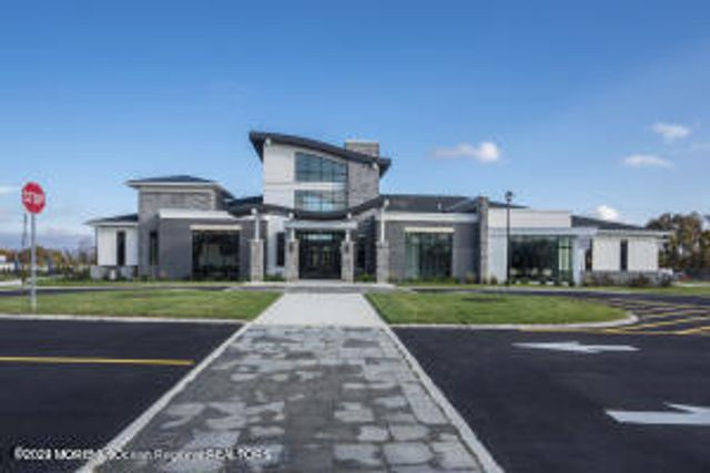 96 Fillmore Drive, Monroe, NJ 08831