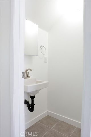 2709 S Baker Street B, Santa Ana, CA 92707